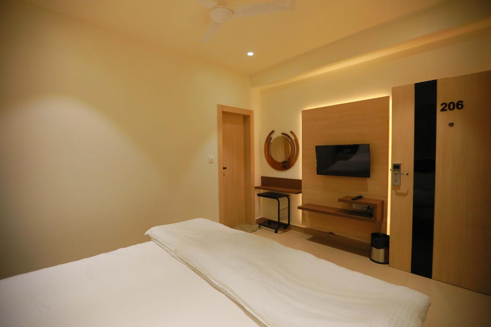 Hotel 16 Delhi  Exterior photo